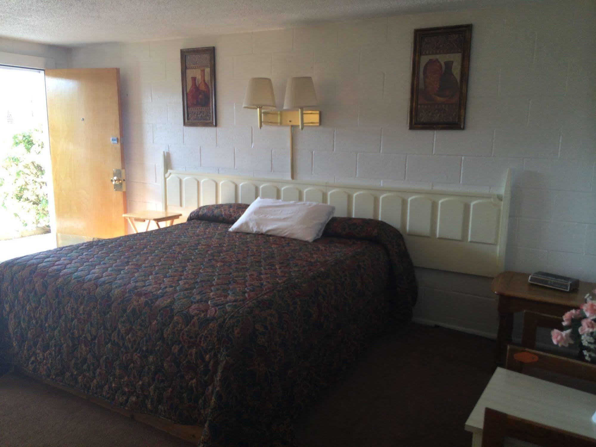 Holiday Lodge Хоторн Екстериор снимка